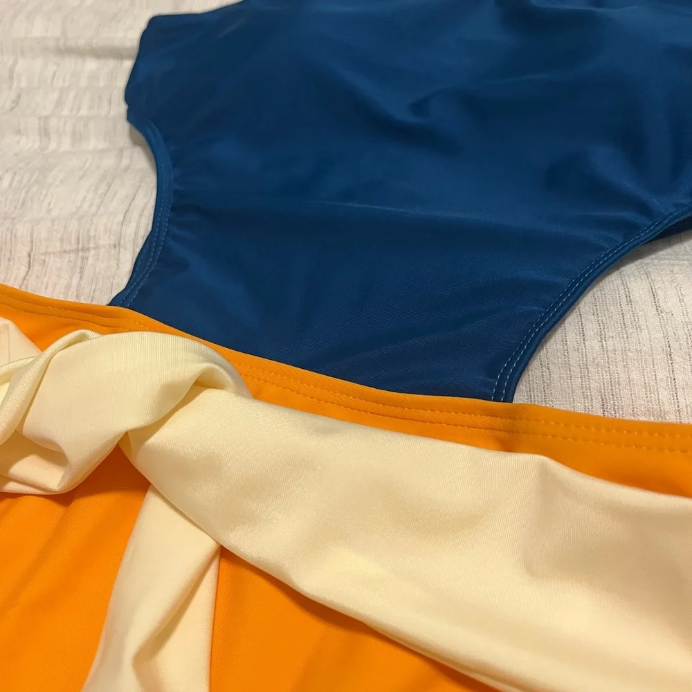 One piece swimsuit - Picture 2 of 5
